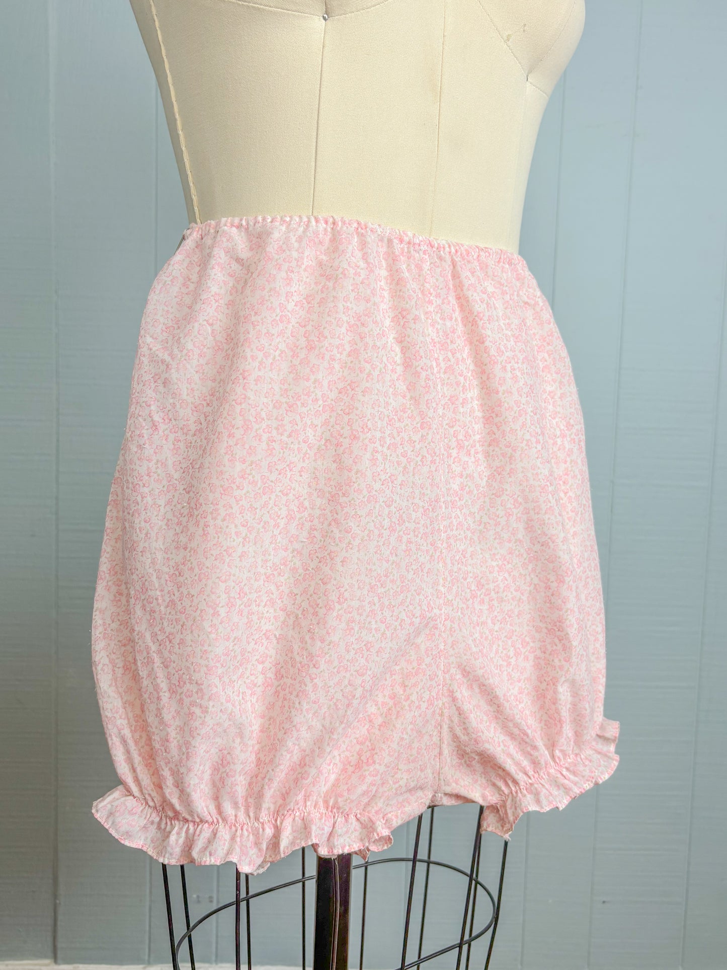 60's Baby Pink Ditsy Floral Bloomer Shorts | M/L