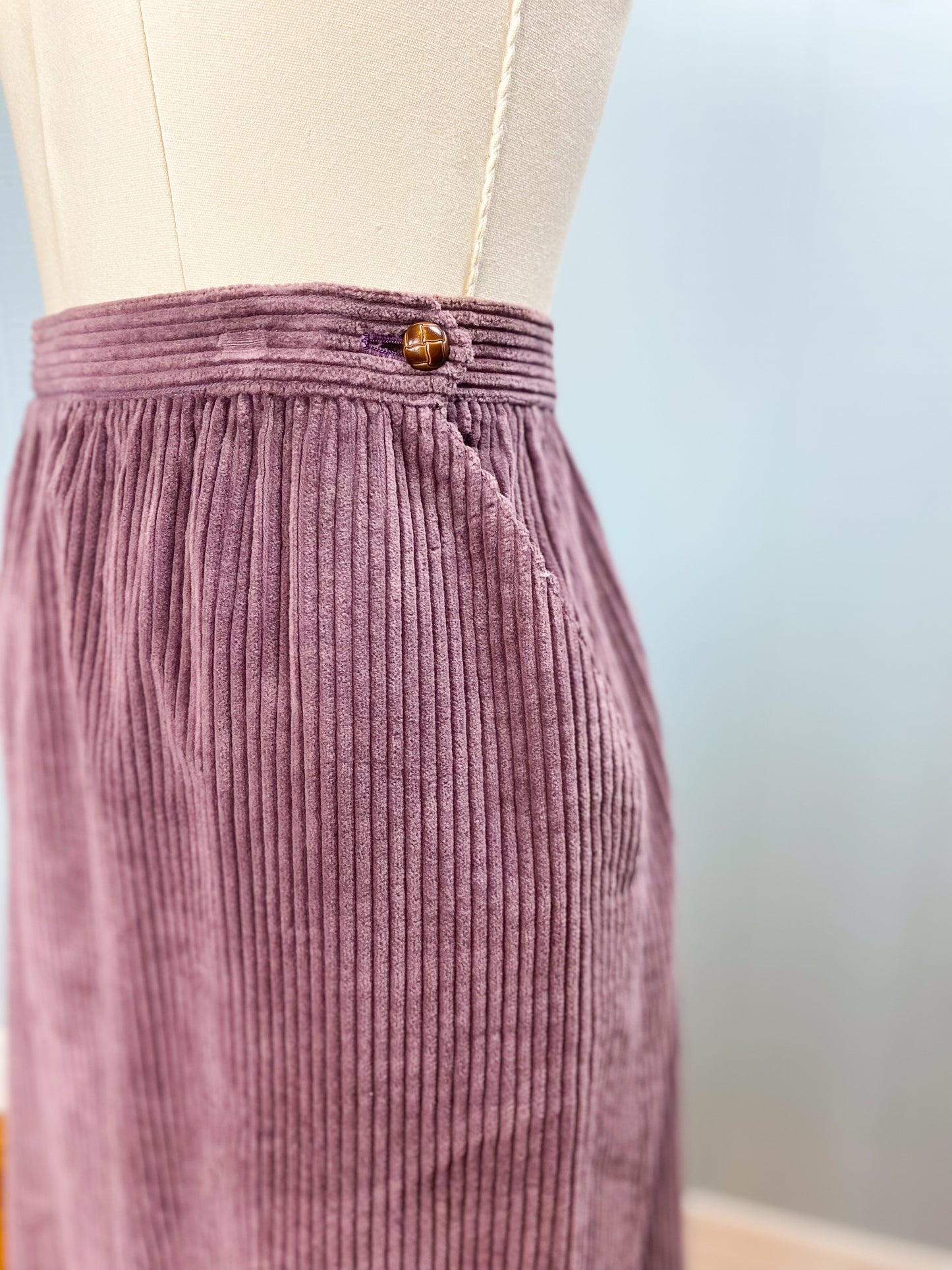 70's Purple Corduroy A-Line Skirt Filene's of Boston | W: 30"