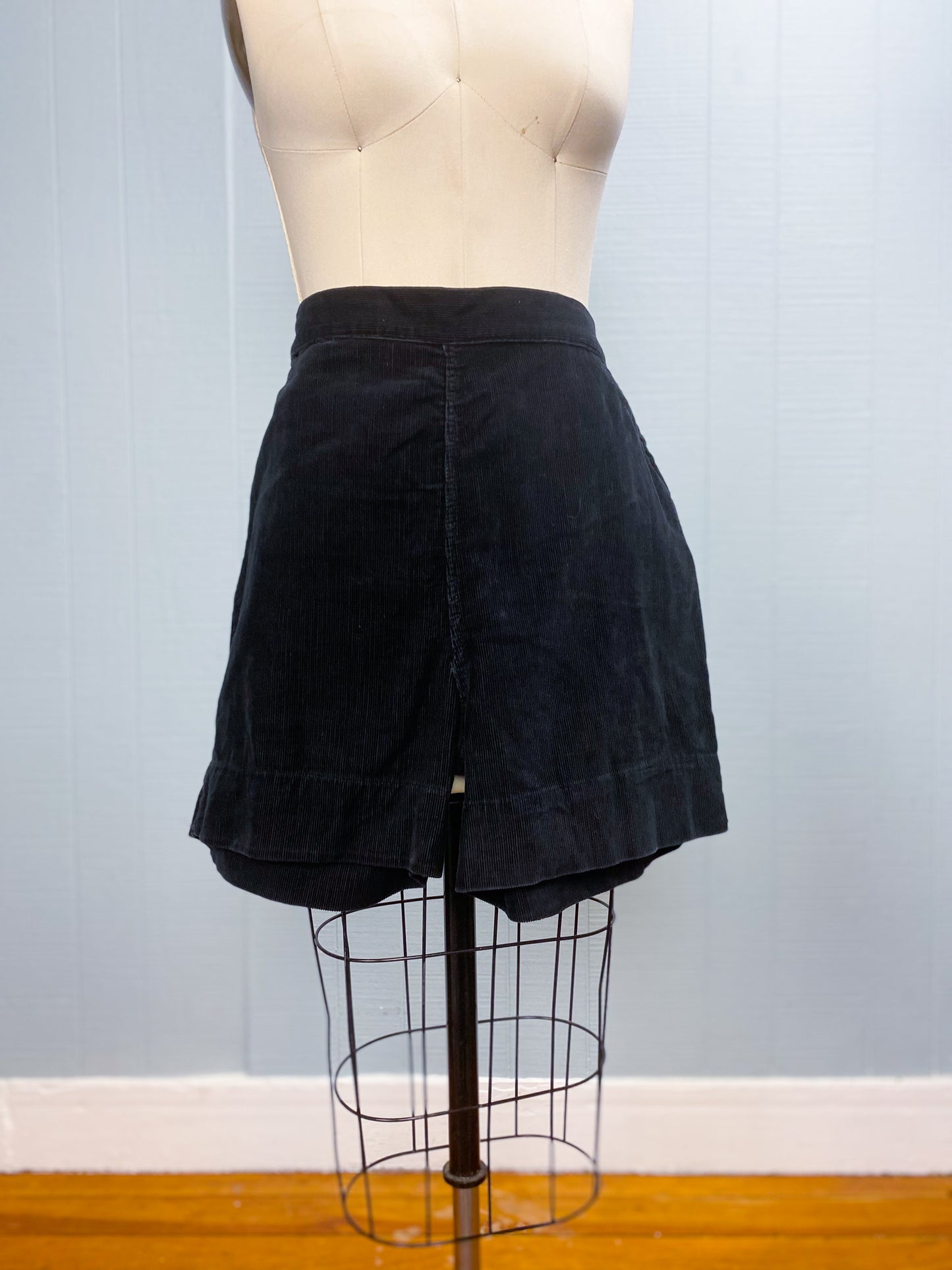 50's 60's Black Cord Shorts | W: 30"