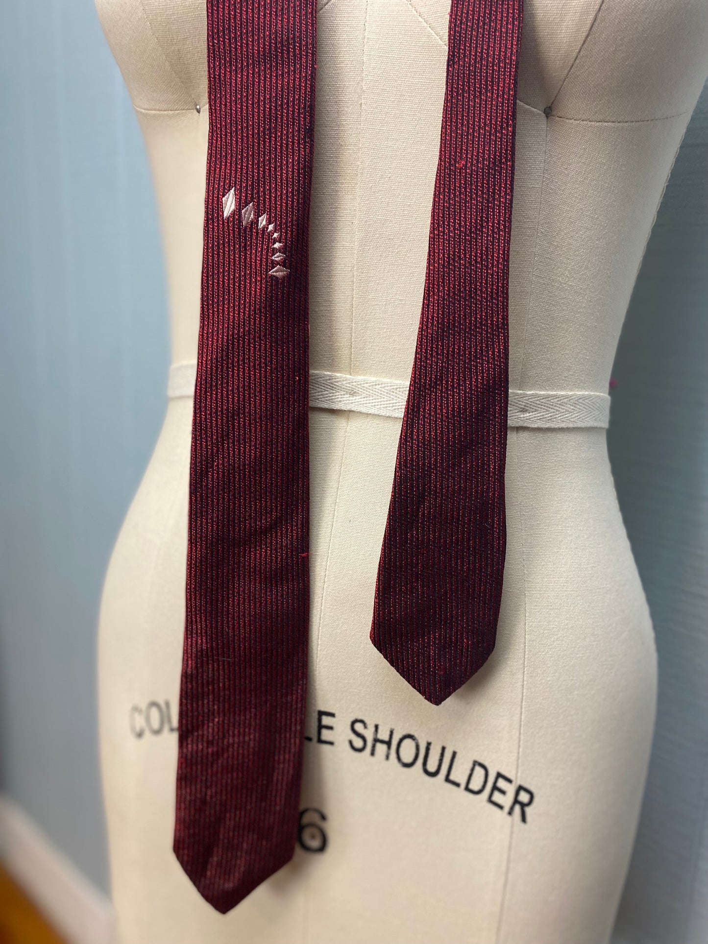 50's 60's Skinny Maroon Red Diamond Silk Tie