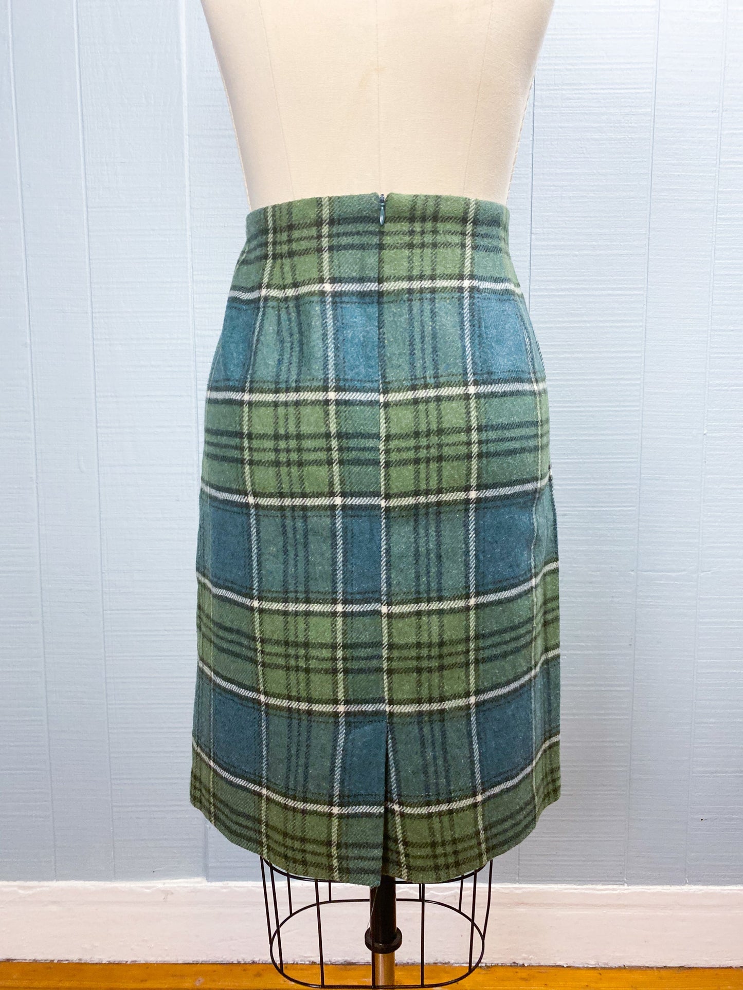 90's JG Hook Green Blue Plaid Wool Blend Pencil Skirt | W 30"