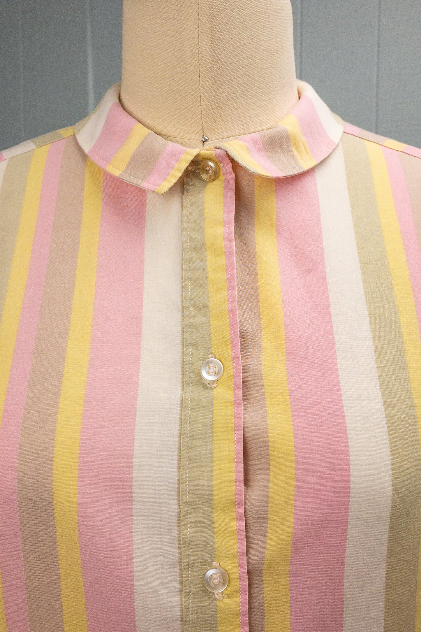 50's 60's Pale Striped Sleeveless Blouse | S/M