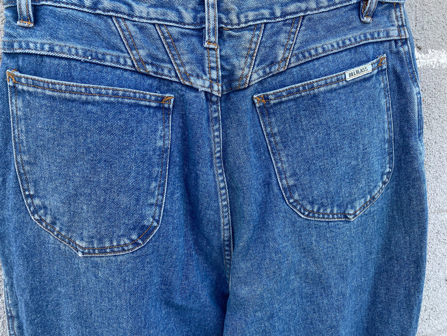 90s Mid Blue Denim Mom Jeans | 33" x 31"