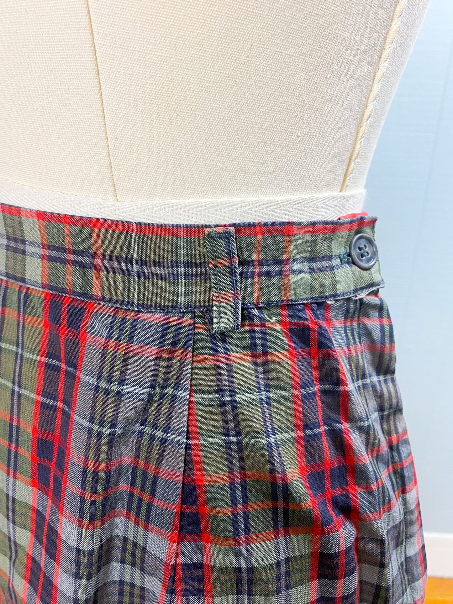 50's Juniorite Grey Green Red & Black Plaid Pencil Skirt | W 26"