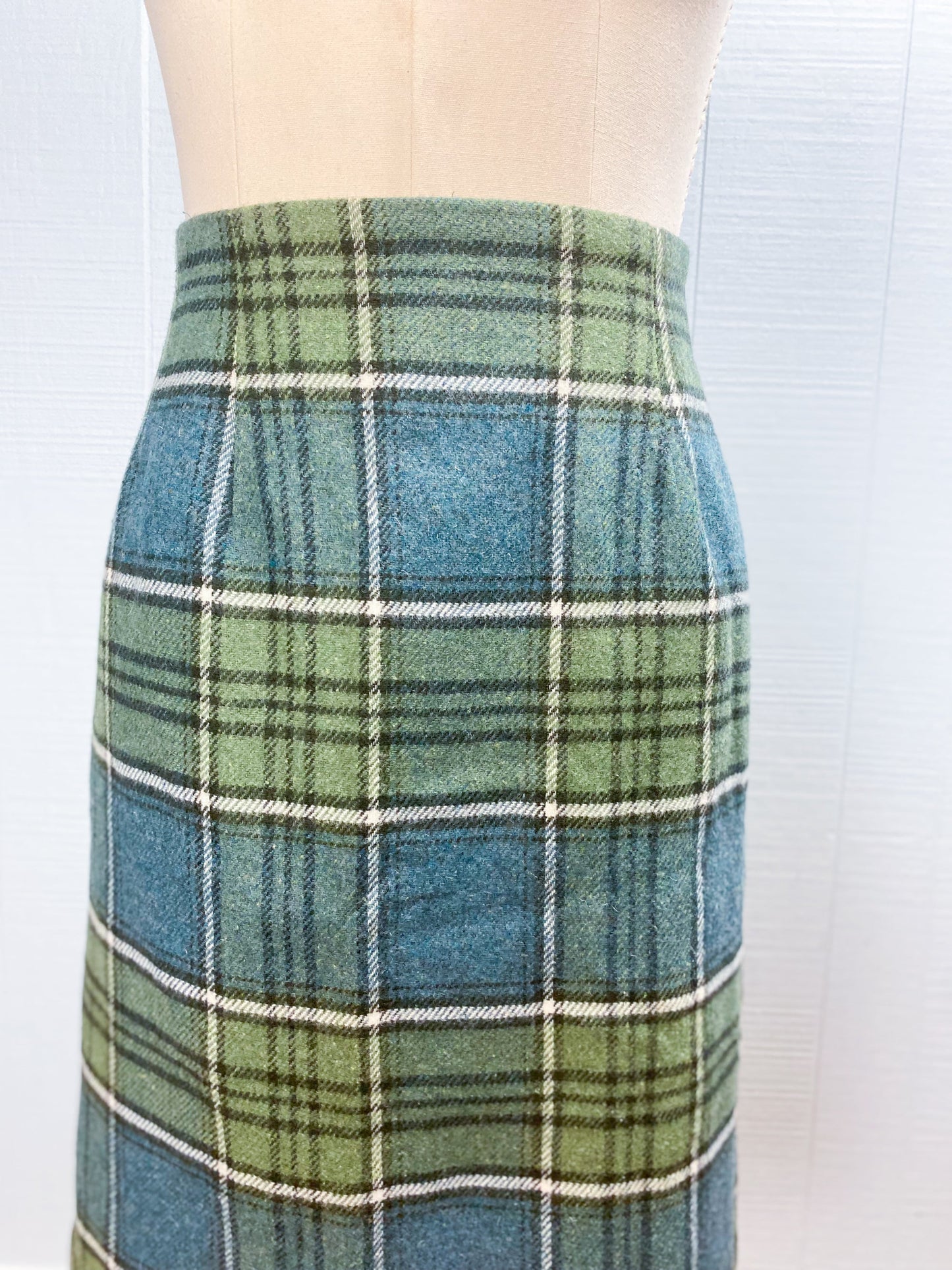 90's JG Hook Green Blue Plaid Wool Blend Pencil Skirt | W 30"