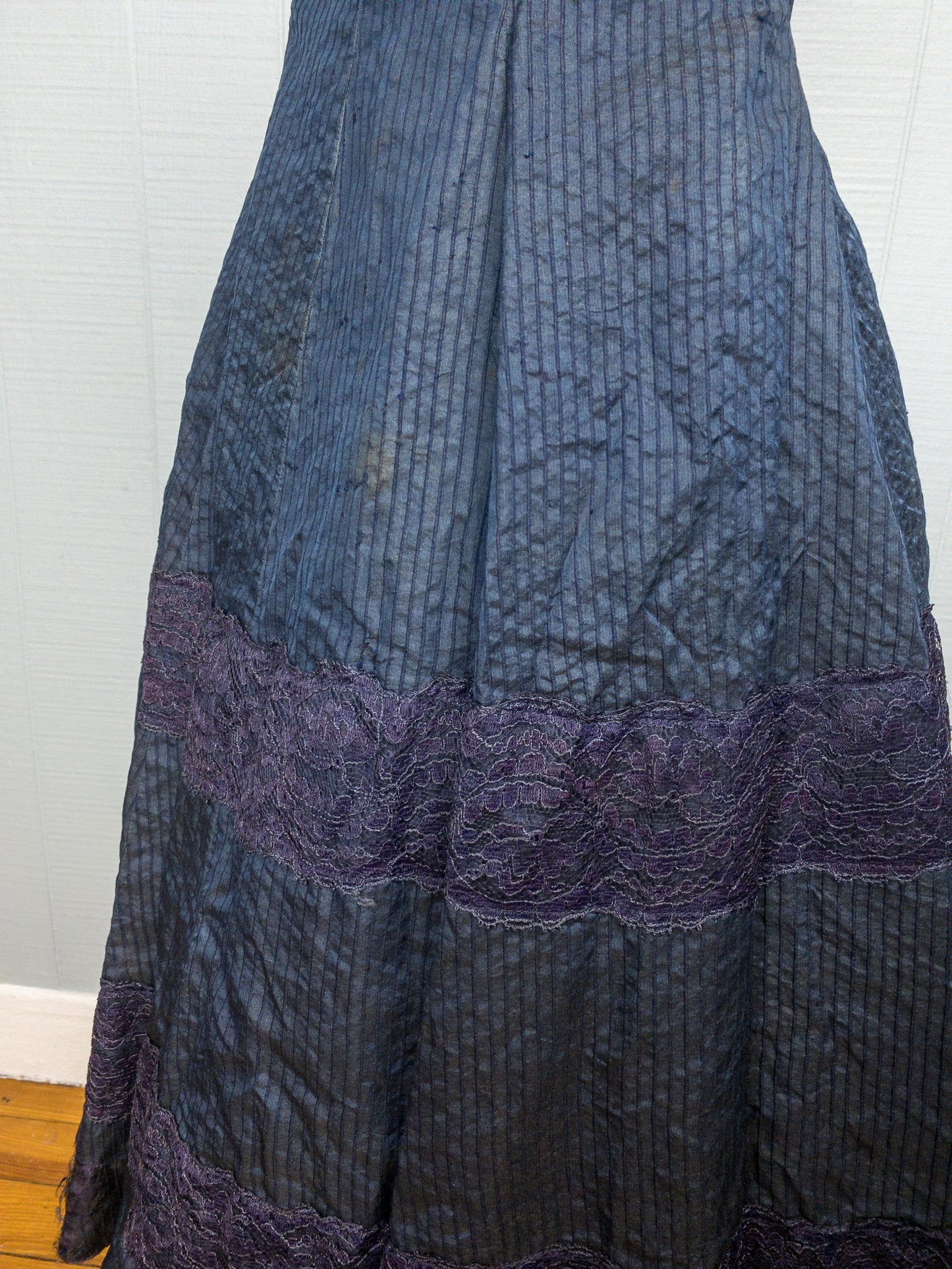 50's Wounded Black Silk Circle Skirt with Lace Neckline
